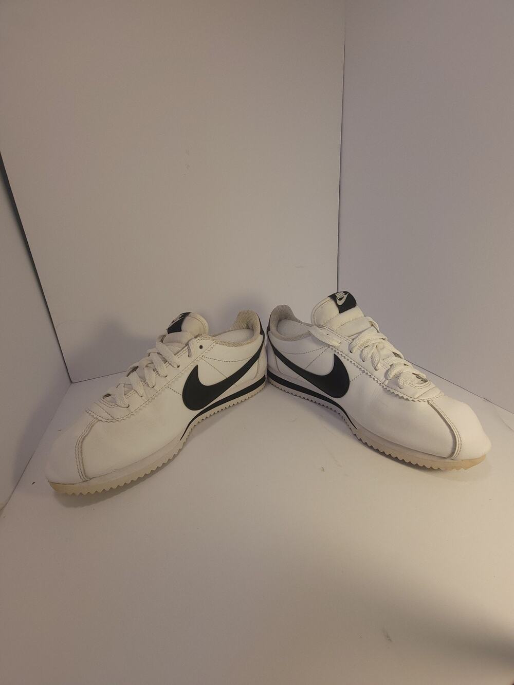 Nike Classic Cortez Leather -Size 9 Women's -White/Black